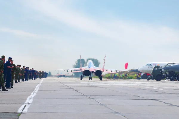 Perm, Rusko - 27 června 2015: Mig 29 zrychlil na dráze — Stock fotografie