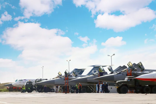 Perm, Rusko - 27 června 2015: Vojenská letadla na zemi během — Stock fotografie