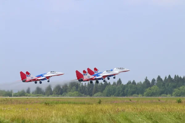 Perm, Rusya - 27 Haziran 2015: Dört Mig 29 savaş uçağı Swift — Stok fotoğraf
