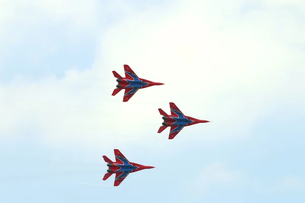 PERM, RUSSIA - JUN 27, 2015: Three Mig 29 fighter aircrafts fly — Stock Photo, Image