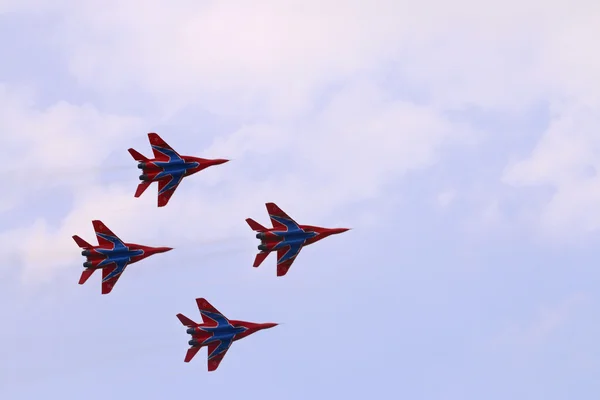 PERM, RUSIA - 27 de junio de 2015: Equipo de cuatro aviones de combate Mig 29 —  Fotos de Stock