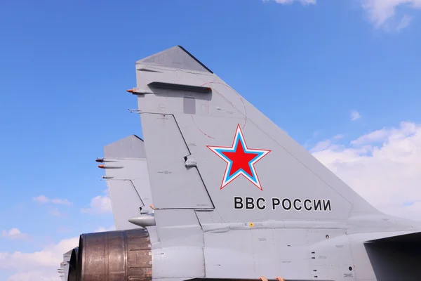 Perm, Ρωσική Ομοσπονδία - 27 / 06/2015: Ουρά του στρατιωτικά αεροσκάφη — Φωτογραφία Αρχείου