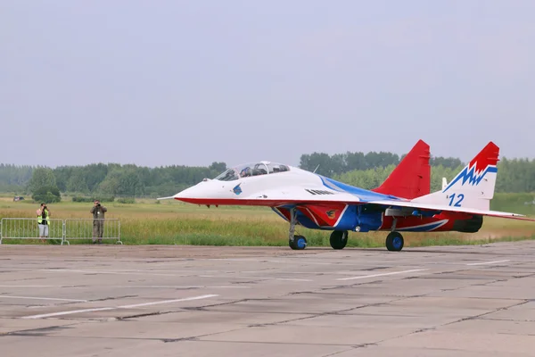 Perm, Rusland - Jun 27, 2015: Militaire vliegtuigen op het land — Stockfoto