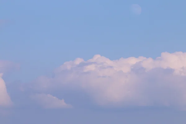 Big white tufted cloud in blue sky and moon during summer day — Stock Photo, Image