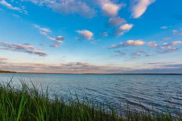 Όμορφη λίμνη keshore του Higgins Lake State Park στο βόρειο Michigan. — Φωτογραφία Αρχείου