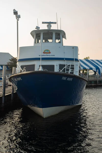 St. Ignace, MI - 14 de julho de 2021: Sheplers Ferry atracado em St. Ignace, MI em 14 de julho de 2021. — Fotografia de Stock