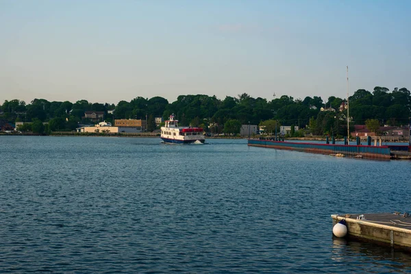 St. Ignace, MI - 14 juli 2021: Sheplers Ferry verhuist op 14 juli 2021 naar St. Ignace, MI. — Stockfoto