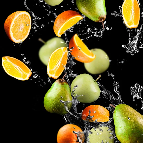 Orange and apples  fruits and Splashing water — Stock Photo, Image