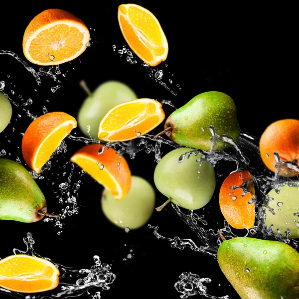 Orange and apples  fruits and Splashing water — Stock Photo, Image