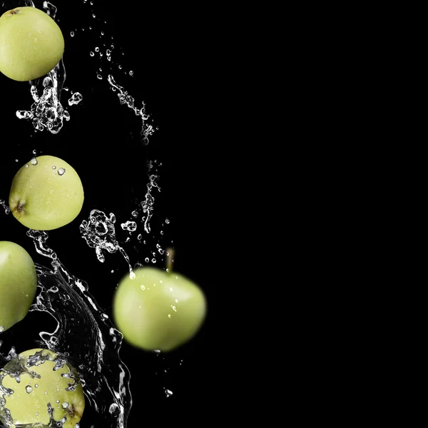 Apples fruits and Splashing water — Stock Photo, Image