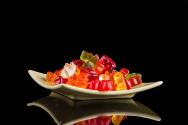 Ordu kauçuk oyuncak ayılar siyah bir zemin üzerine