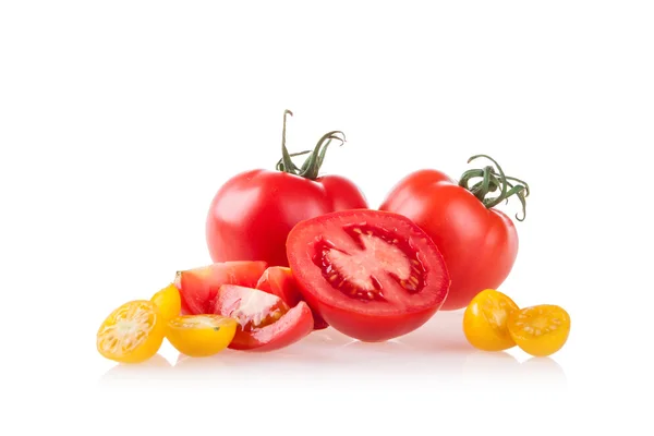 Tomates isolados sobre fundo branco — Fotografia de Stock