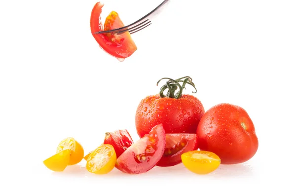 Tomates aislados sobre fondo blanco —  Fotos de Stock