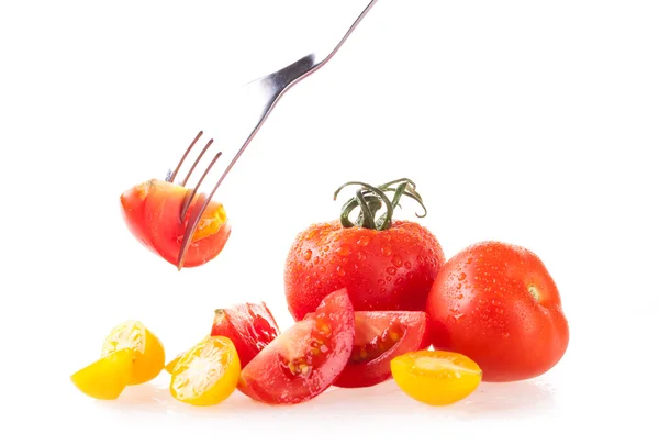 Tomates aislados sobre fondo blanco —  Fotos de Stock