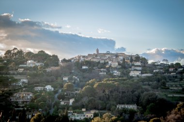 Mougins, Güney Frangı içinde tarihi kent merkezinin görünümü