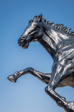 Mougins atları heykeli