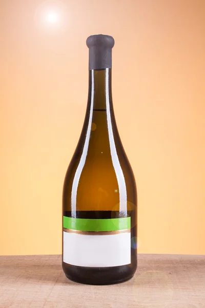 Botella de buen vino blanco — Foto de Stock