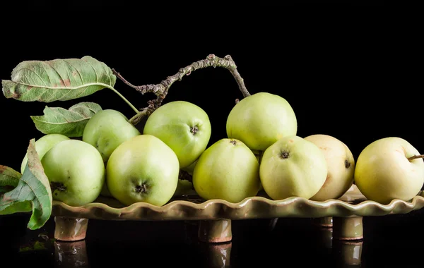 Summer green apples on a black background — Stock Photo, Image