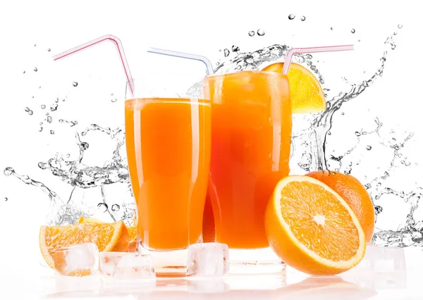 Salpicadura Agua Bebida Fría Naranjas Cubitos Hielo —  Fotos de Stock