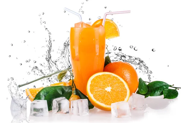 Бризки Води Холодний Напій Апельсинів Кубиків Льоду — стокове фото