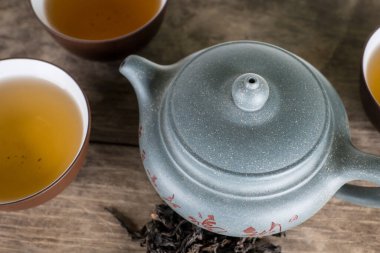 Çay seremonisi seramiklerden yapılmış Çin çaydanlığı