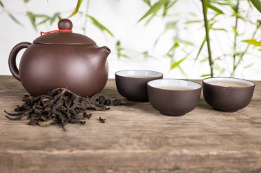 Çay seremonisi seramiklerden yapılmış Çin çaydanlığı