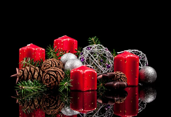 Bougies de Noël sur fond noir — Photo