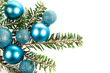 Beyaz arkaplanda Noel süslemesi