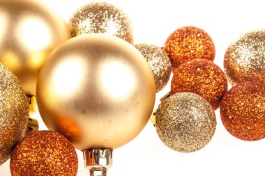 Beyaz arkaplanda Noel süslemesi