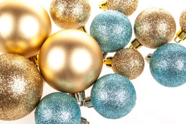 Beyaz arkaplanda Noel süslemesi