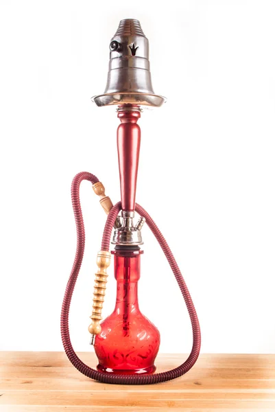 Hookah vermelho em um fundo branco — Fotografia de Stock