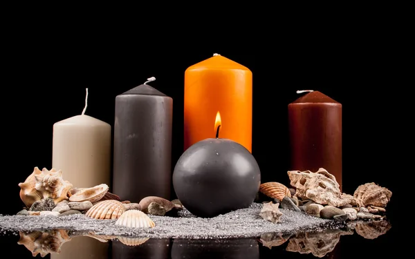 Burning candles and decorations Sea — Stock Photo, Image