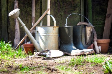 eski bahçe aletleri