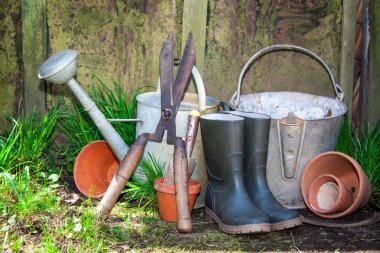 eski bahçe aletleri