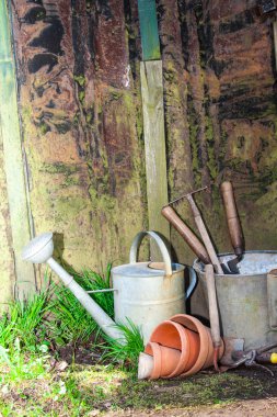 eski bahçe aletleri