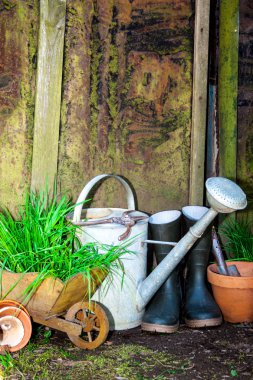 eski bahçe aletleri