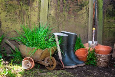 eski bahçe aletleri