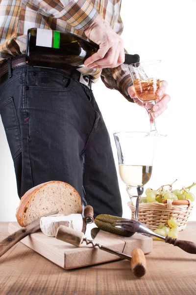 Bottle of white wine and grapes on a wooden table — Stock Photo, Image