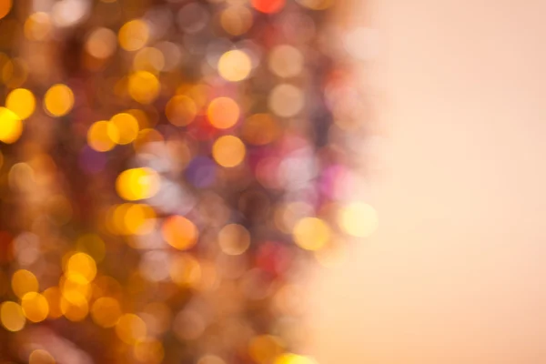 Рождественский фон цветных рождественских огней — стоковое фото