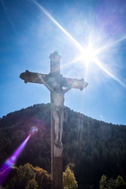 Gün ışığında İsa Mesih'in haç