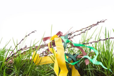 Paskalya zambak kurdele dekorasyonu ile