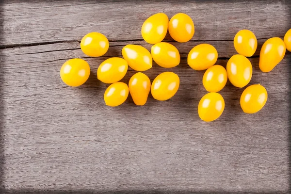 Tomatoes on the wooden table — Stock Photo, Image