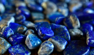 Amethyst nadir ve pahalı bir mücevher. Mücevher yapımında çok popülerdir, ama geçmişte. Şimdiye kadar.