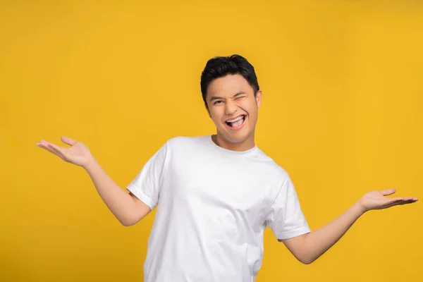 Hombre Asiático Con Una Camiseta Blanca Estaba Emocionado Por Algo — Foto de Stock