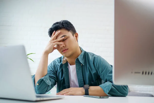 Portrait Young Asian Man Wearing Casual Clothes Sits White Desk — Fotografia de Stock