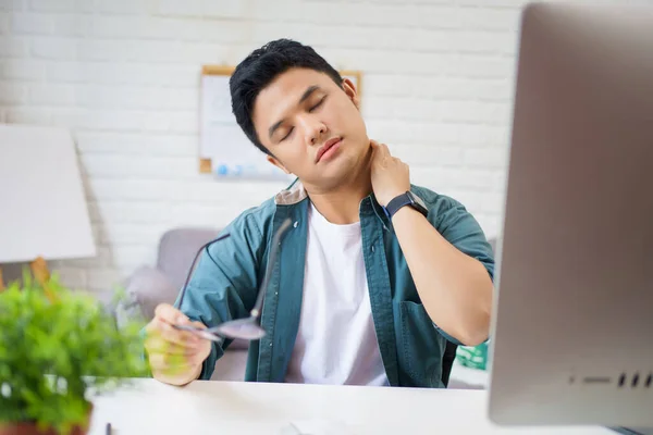 Asian Employee Tired Hard Work — Stock Photo, Image