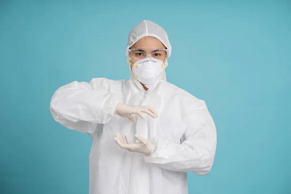 Doktor Ochranném Obleku Masce Izolované Modrém Pozadí Studia Nová Epidemie — Stock fotografie