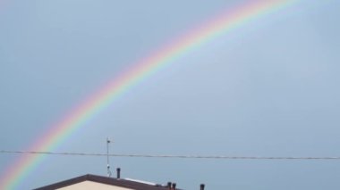 Yağmurdan sonra gökkuşağı