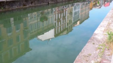 Milano şehri şehir nehrine yansıdı