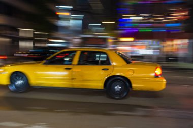 New York 'ta taksi çalışıyor.